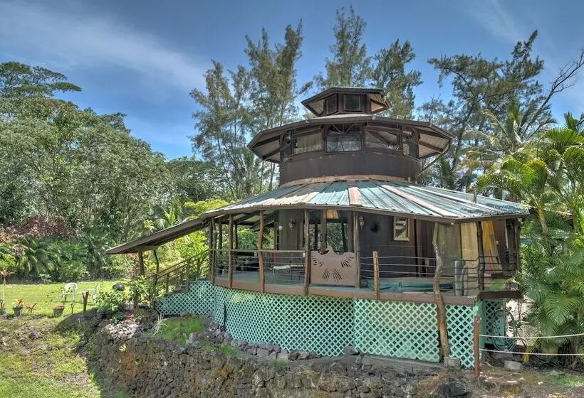 Tropical Cabana W/ Deck, Hot Tub & Lush Scenery!