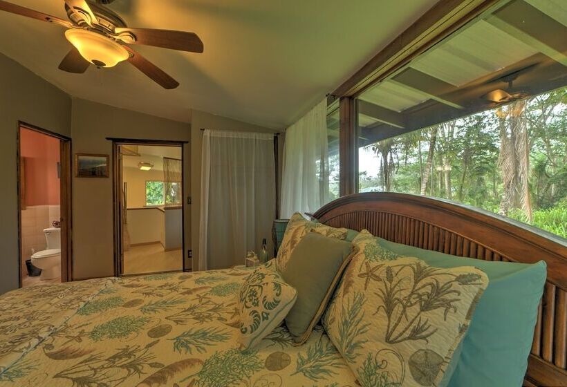 Tropical Cabana W/ Deck, Hot Tub & Lush Scenery!