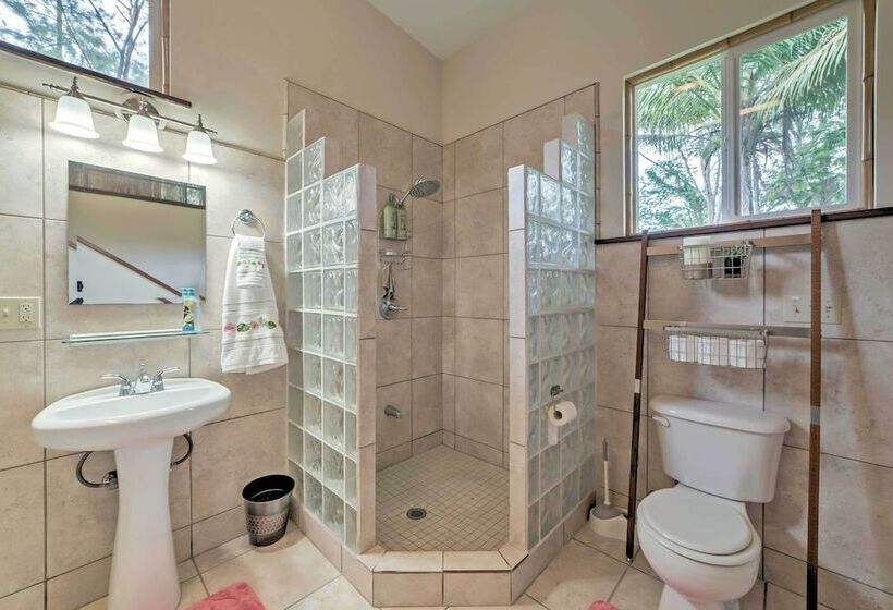 Tropical Cabana W/ Deck, Hot Tub & Lush Scenery!