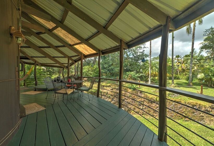 Tropical Cabana W/ Deck, Hot Tub & Lush Scenery!