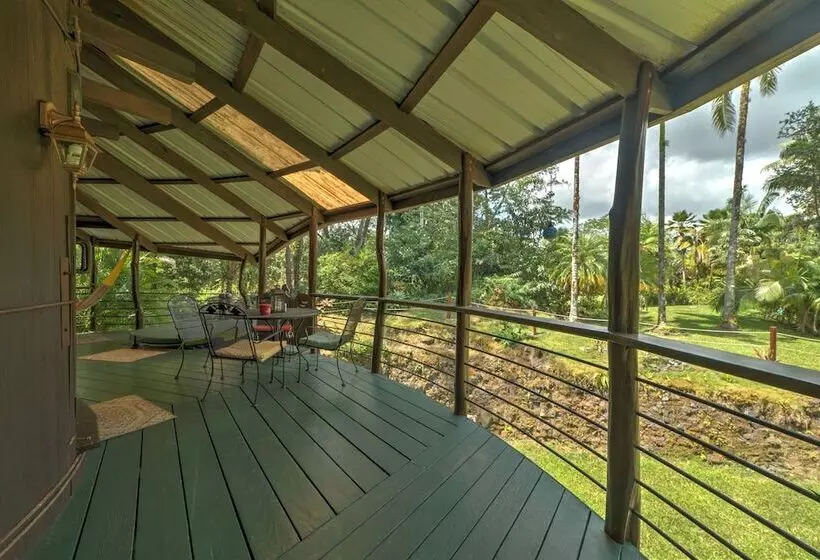 Tropical Cabana W/ Deck, Hot Tub & Lush Scenery!