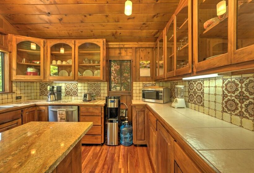 Tropical Cabana W/ Deck, Hot Tub & Lush Scenery!