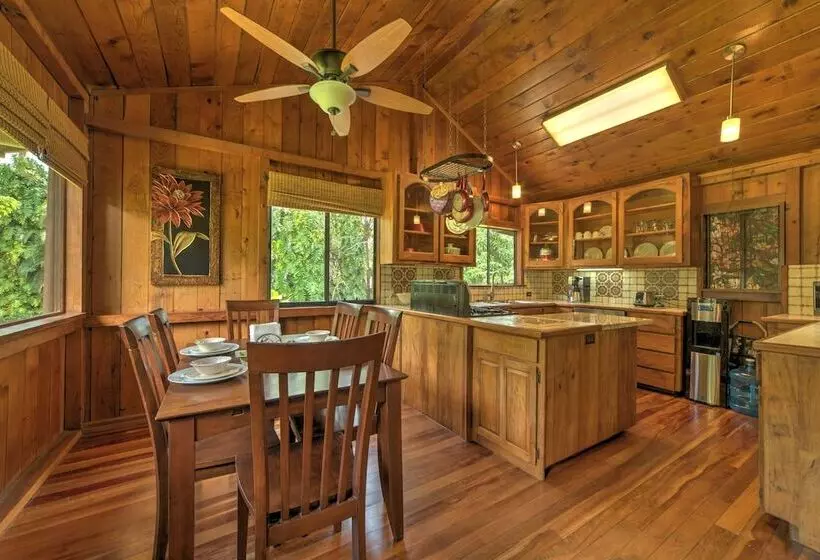 Tropical Cabana W/ Deck, Hot Tub & Lush Scenery!