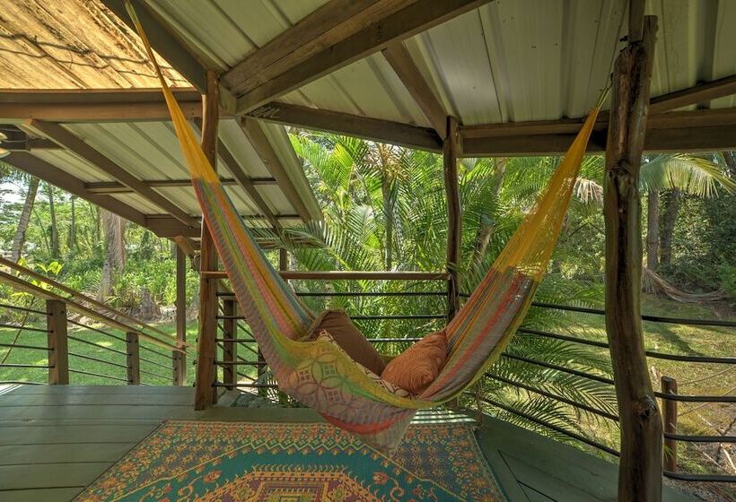 Tropical Cabana W/ Deck, Hot Tub & Lush Scenery!