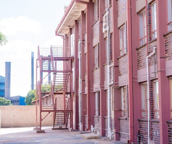 تختخواب و صبحانه Orangestar Lodge