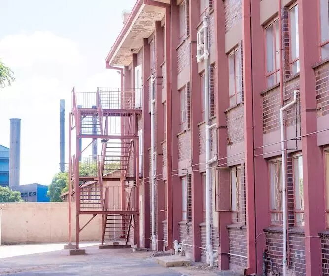 تختخواب و صبحانه Orangestar Lodge