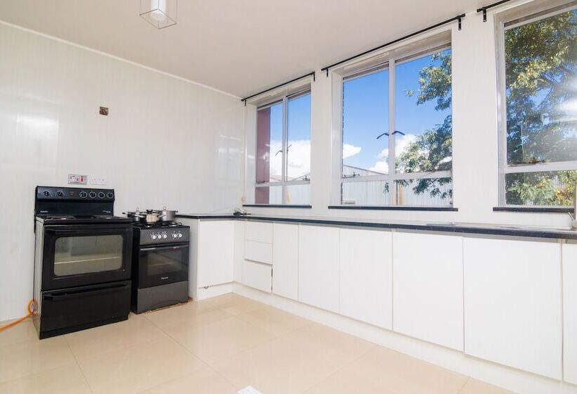 تختخواب و صبحانه Orangestar Lodge