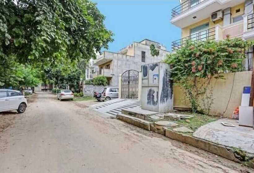 בית מלון כפרי Ashvin Palace