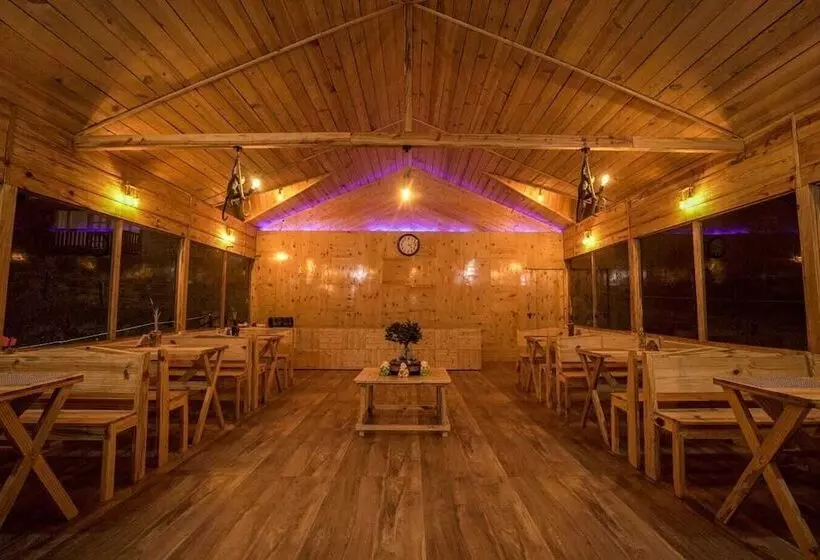 Hotelli Buransh Valley Resort