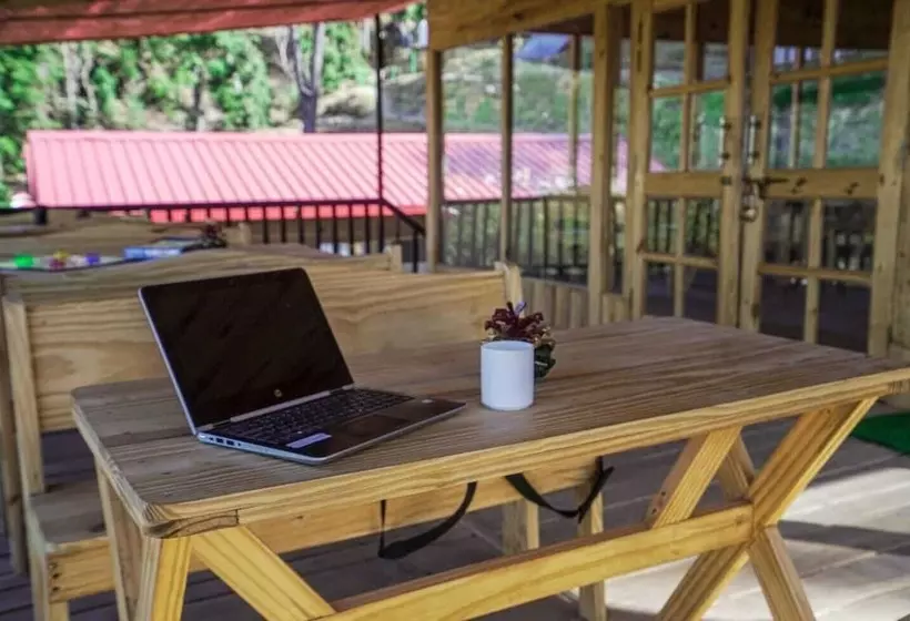 Hotelli Buransh Valley Resort