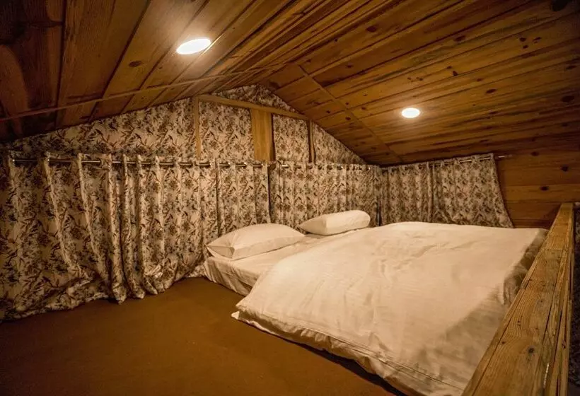 Hotelli Buransh Valley Resort