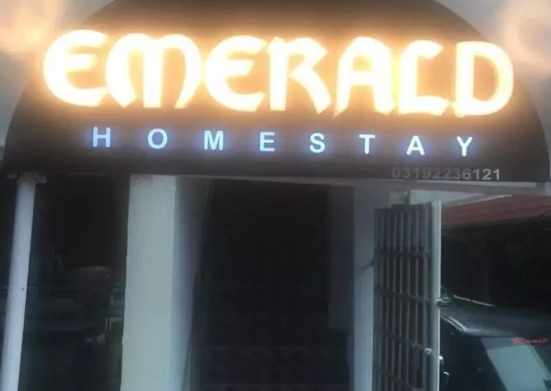 ホテル Emerald Homes
