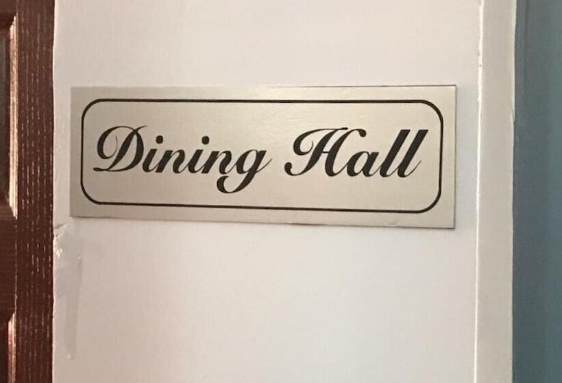 هتل Emerald Homes