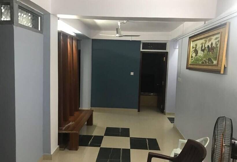 هتل Emerald Homes