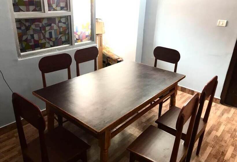 هتل Emerald Homes