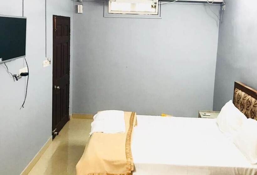 هتل Emerald Homes