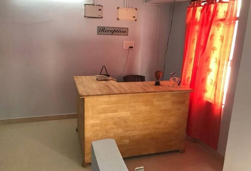 هتل Emerald Homes