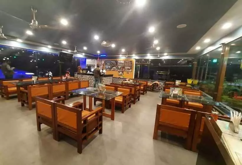 Hotelli Forest View And Restaurant