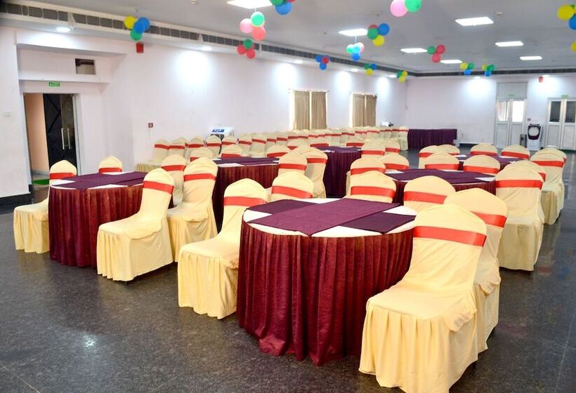 Hotel Four Square Holidayz