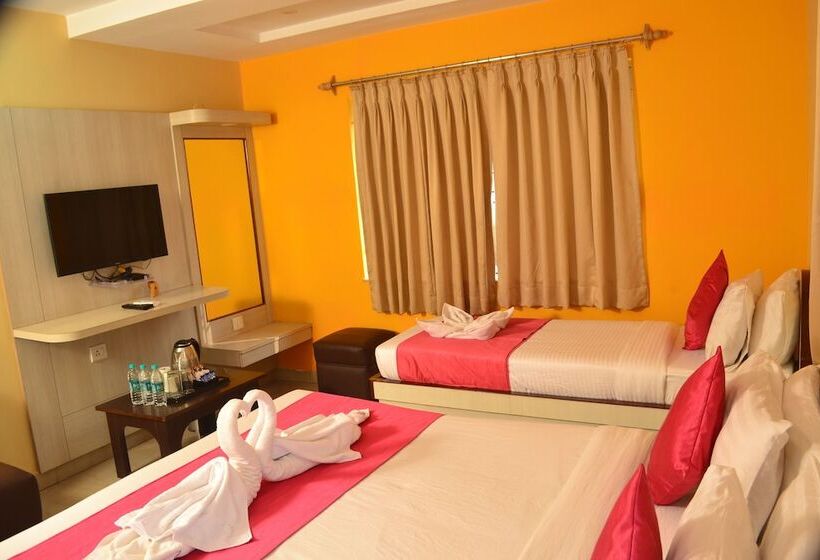 Hotel Four Square Holidayz