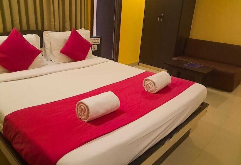 Hotel Four Square Holidayz