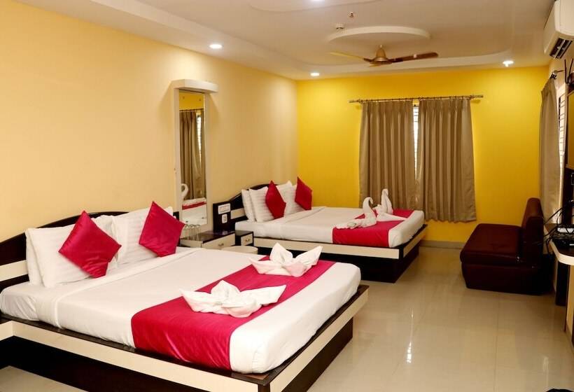 Hotel Four Square Holidayz