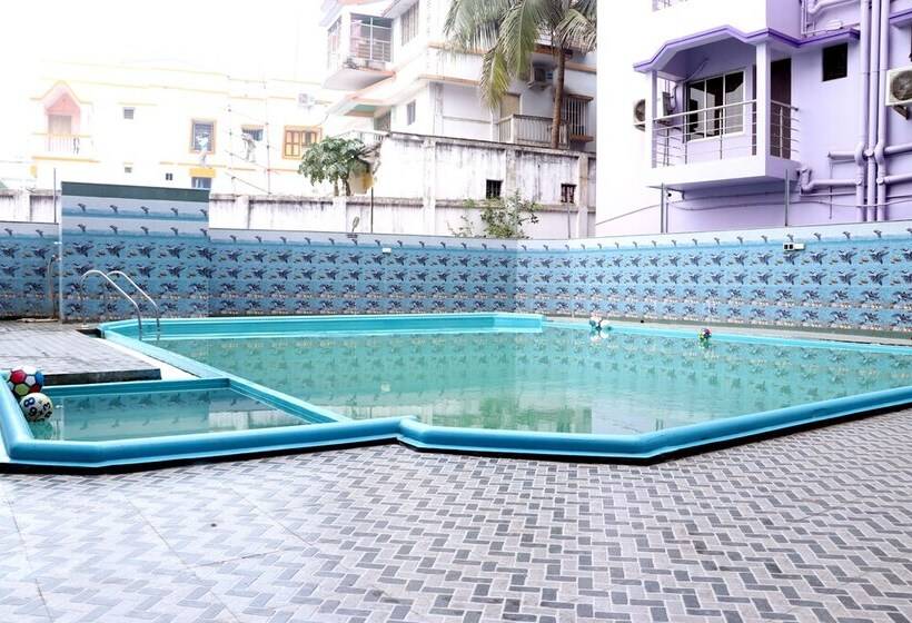 Hotel Four Square Holidayz