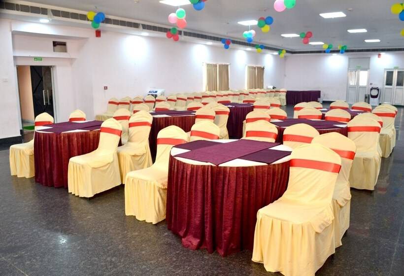 Hotel Four Square Holidayz