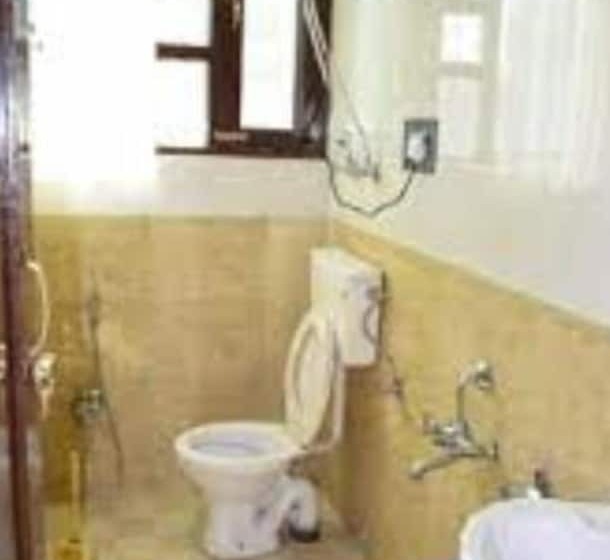 בית מלון כפרי Goroomgo City Pride Srinagar