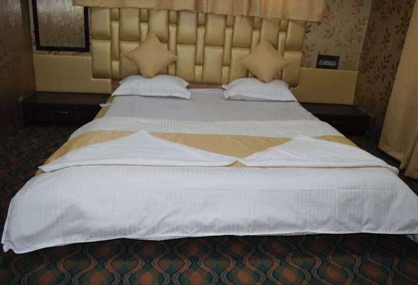 בית מלון כפרי Goroomgo City Pride Srinagar