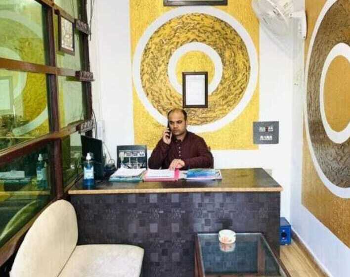 בית מלון כפרי Goroomgo City Pride Srinagar