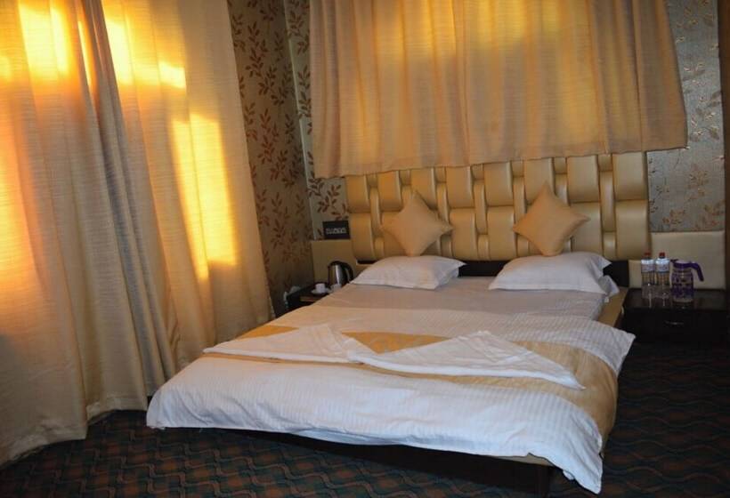 בית מלון כפרי Goroomgo City Pride Srinagar