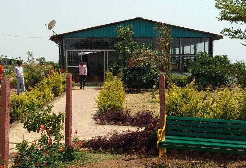 בית מלון כפרי Neelam Hill Resort