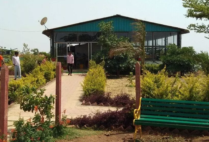ホテル Neelam Hill Resort
