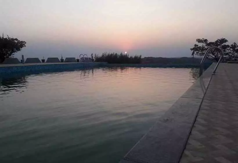 ホテル Neelam Hill Resort