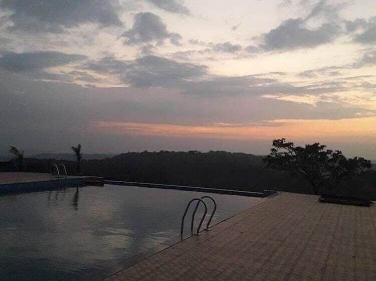 בית מלון כפרי Neelam Hill Resort