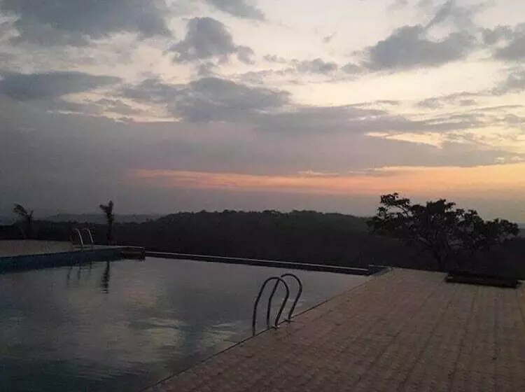 ホテル Neelam Hill Resort