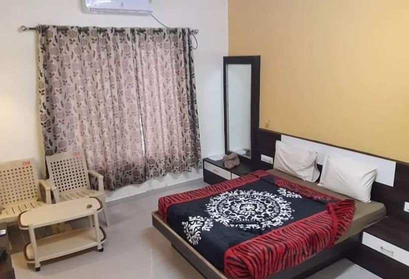 בית מלון כפרי Neelam Hill Resort