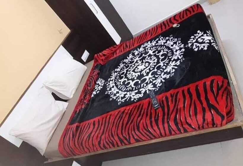 בית מלון כפרי Neelam Hill Resort