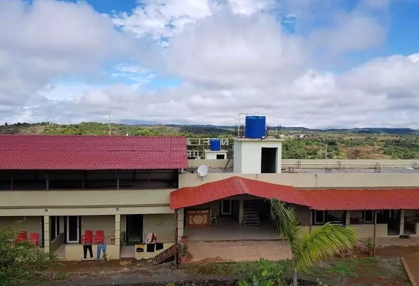 ホテル Neelam Hill Resort