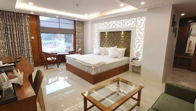 ホテル Piyush Residency