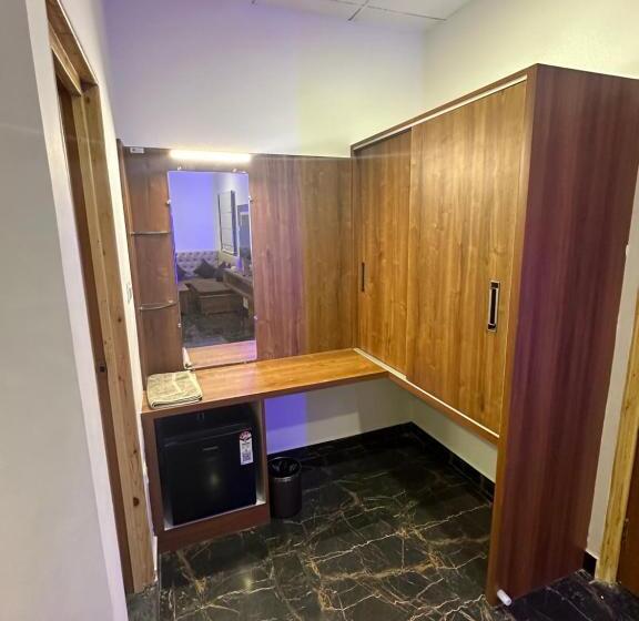 ホテル Shine Residency