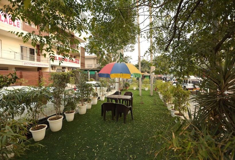 ホテル Starex Opp. Artemis Hospital