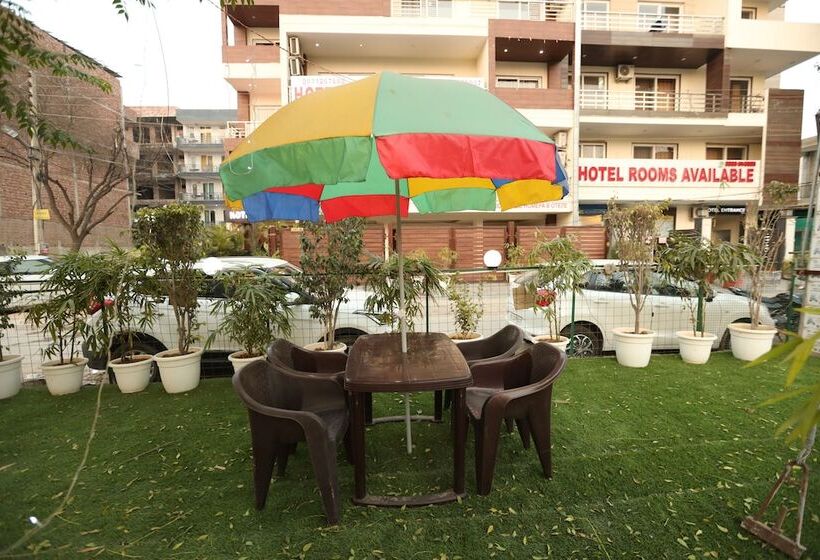 ホテル Starex Opp. Artemis Hospital