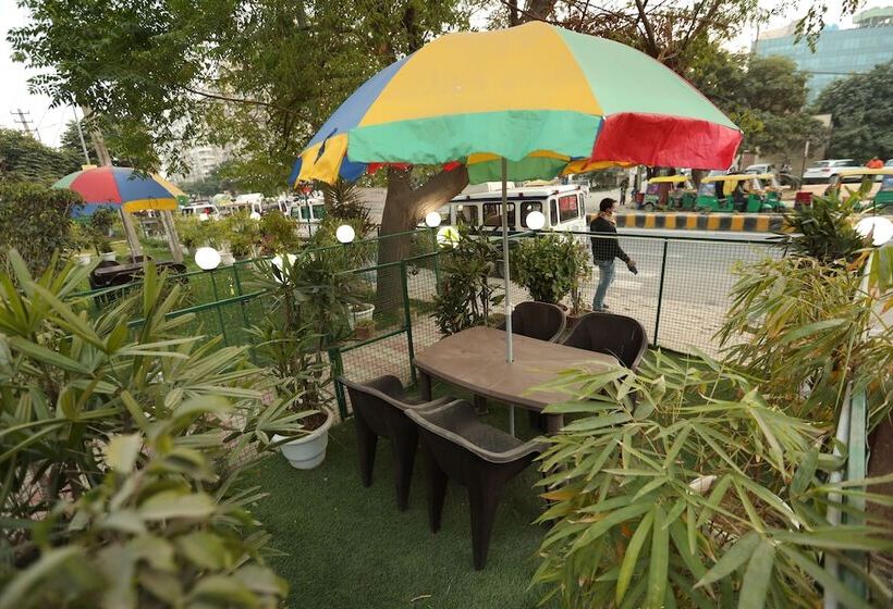 ホテル Starex Opp. Artemis Hospital