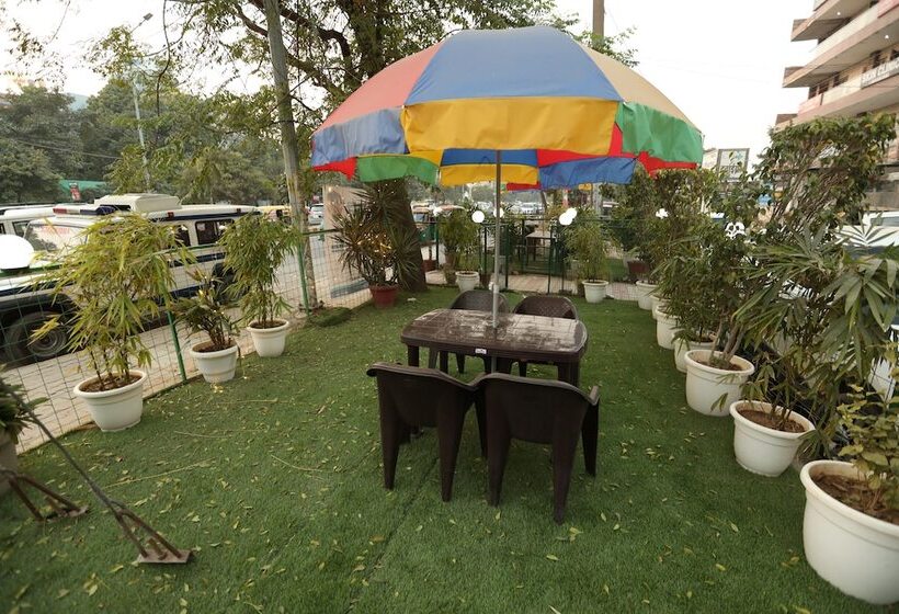 ホテル Starex Opp. Artemis Hospital