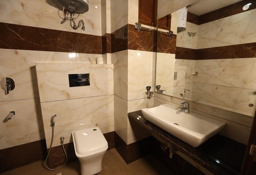 ホテル Starex Opp. Artemis Hospital