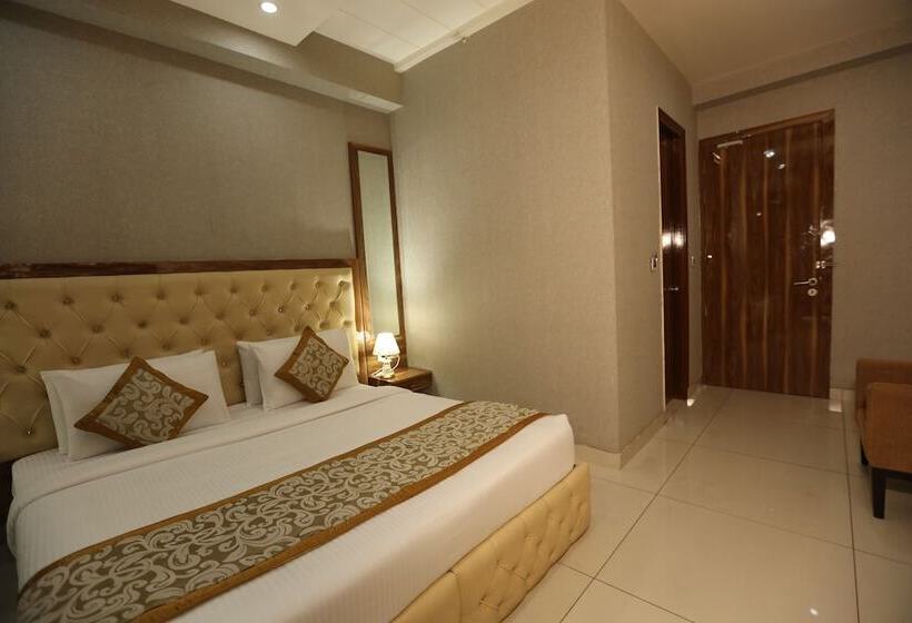 ホテル Starex Opp. Artemis Hospital