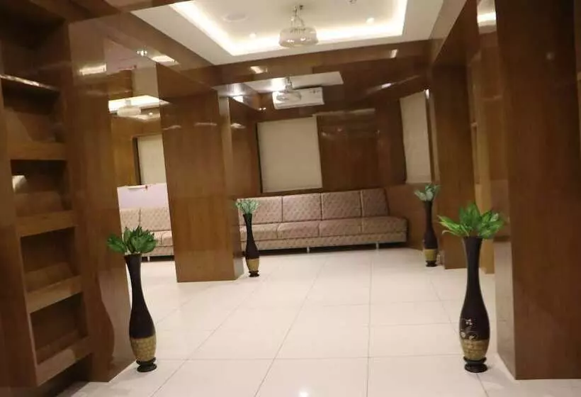 هتل Signum Cityscapes The Royal Castle Plaza
