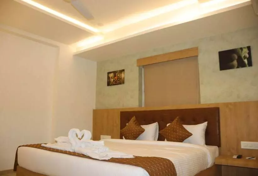 هتل Signum Cityscapes The Royal Castle Plaza